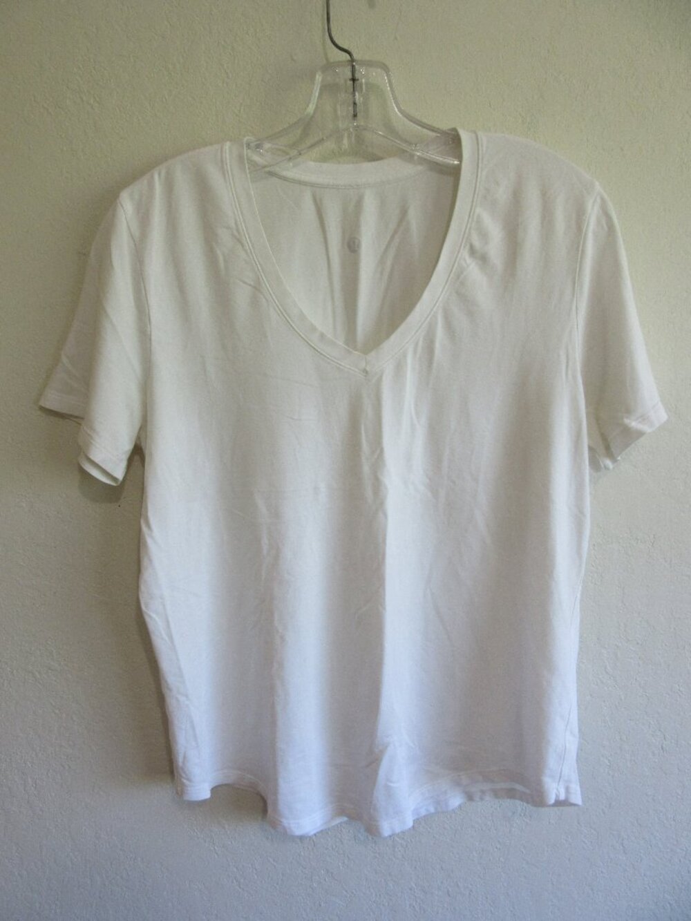 lululemon White 10 Basic TeeShirt